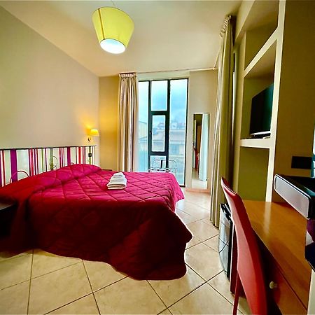 Hotel Le Ceramiche Монтальто-Уффуго Екстер'єр фото