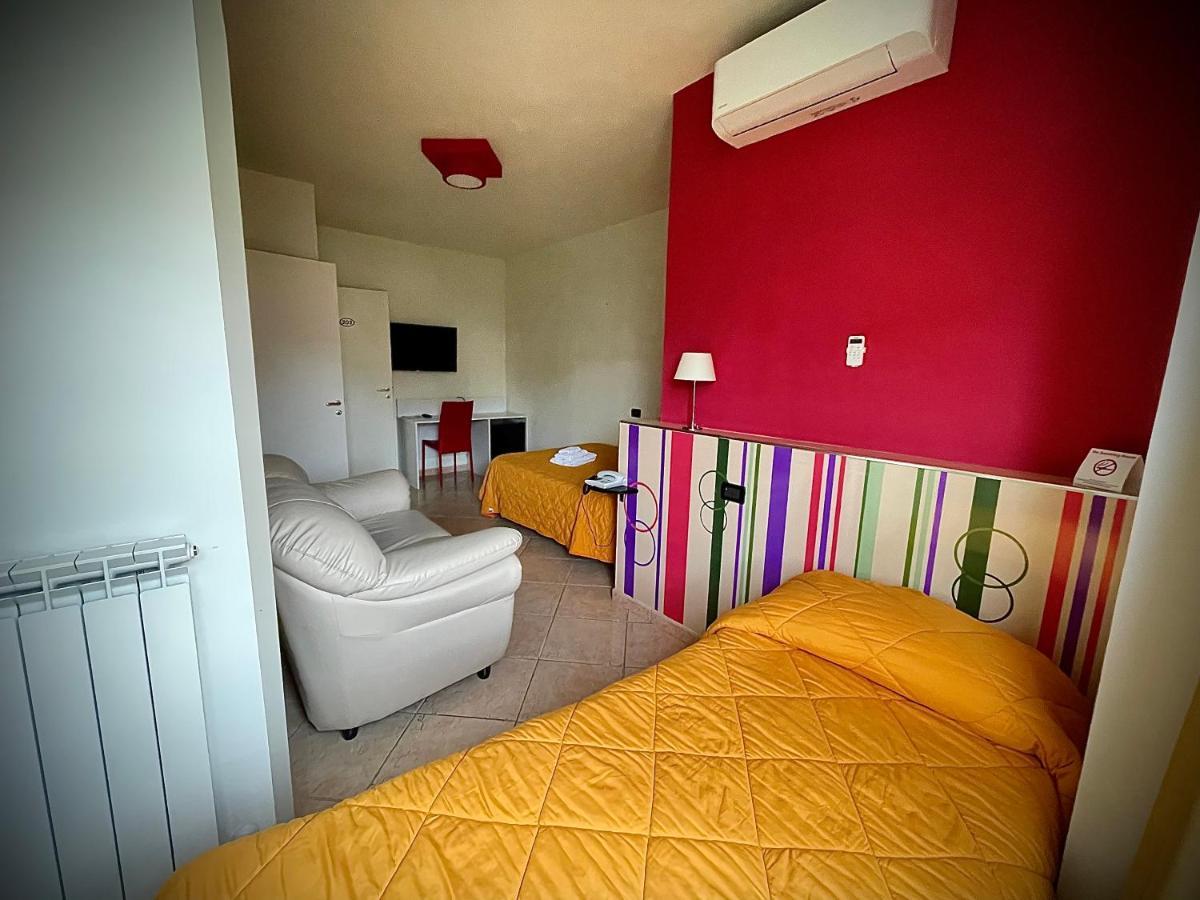 Hotel Le Ceramiche Монтальто-Уффуго Екстер'єр фото