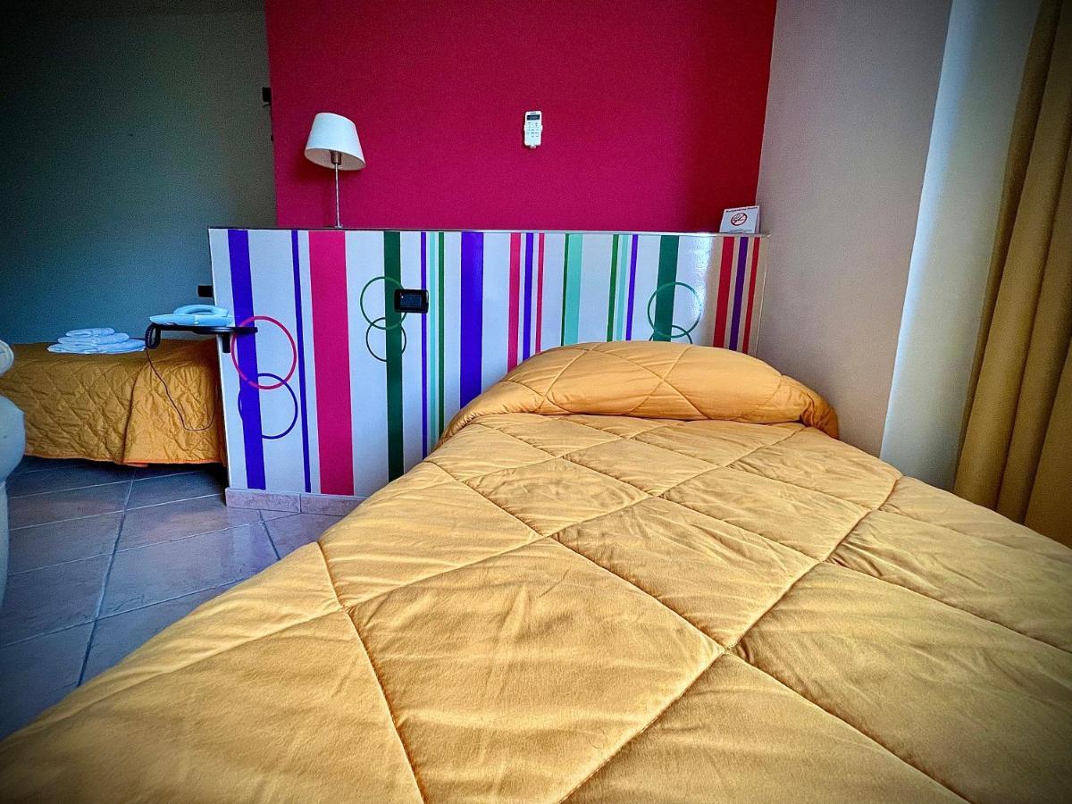 Hotel Le Ceramiche Монтальто-Уффуго Екстер'єр фото
