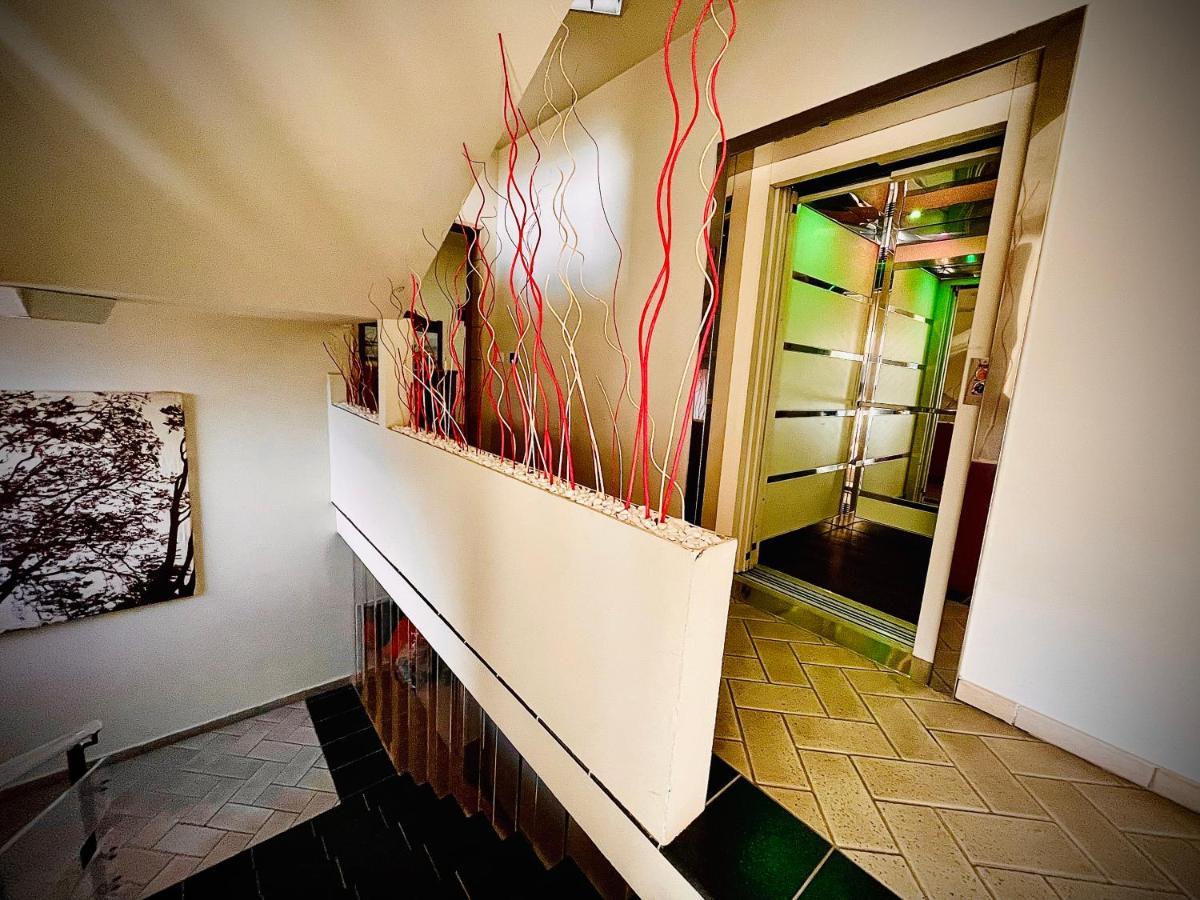 Hotel Le Ceramiche Монтальто-Уффуго Екстер'єр фото