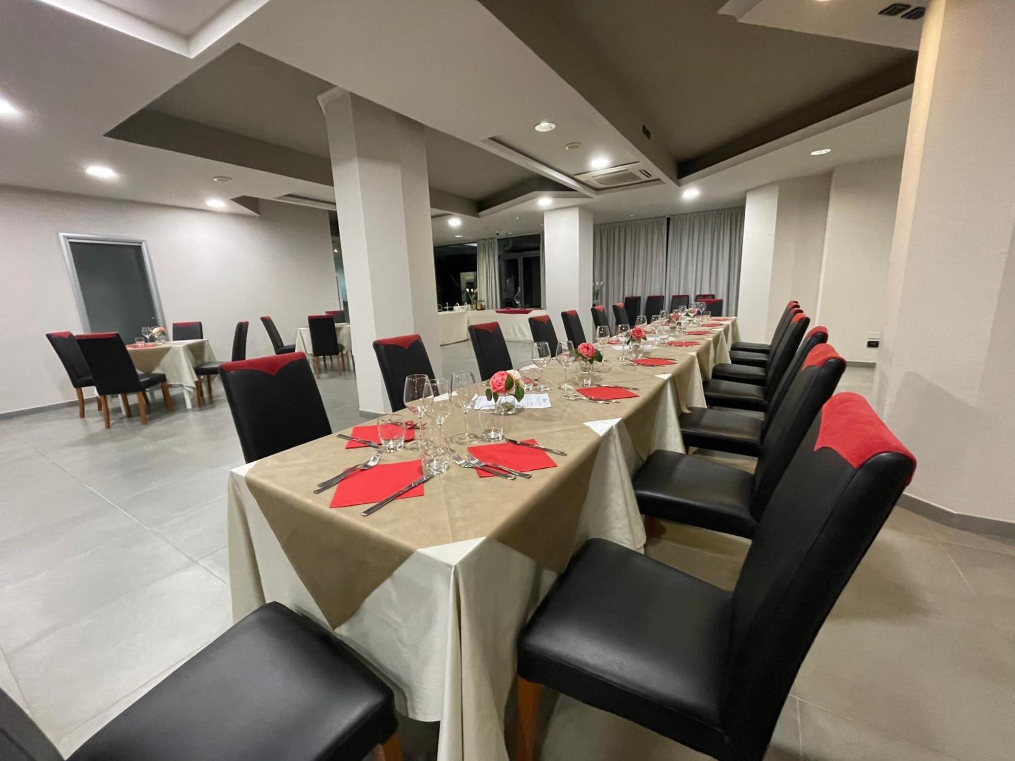 Hotel Le Ceramiche Монтальто-Уффуго Екстер'єр фото